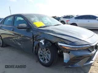 2025 Hyundai Elantra SEL Sport with VIN KMHLM4DJXSU131505, listed as a IAAI auction lot 43146687 with 1,020 mi miles and . Bid and sale history available at DreamBid. Image 6.