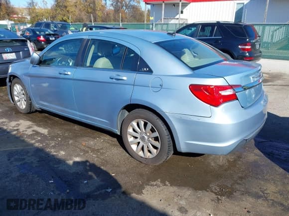 ✅ 2012 Chrysler 200 Touring • VIN: 1C3CCBBB6CN174200 • Lot: 43671017. Wystawiony na IAAI z przebiegiem 254 572 mil. Bezpłatny archiwum sprzedaży aukcyjnych z USA i szczegółowy raport historii pojazdu na DreamBid. Zdjęcie 3.