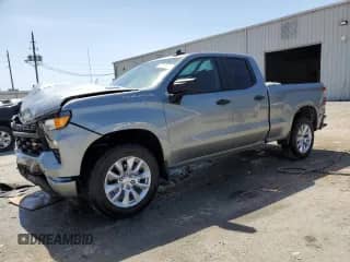 ✅ 2025 Chevrolet Silverado 1500 Custom • VIN: 1GCRABEK8SZ102235 • Лот: 57219875. Опубликован ранее на Copart с пробегом 3 266 миль. Бесплатный доступ к архиву аукционных продаж из США и подробный отчёт об истории автомобиля на DreamBid. Изображение 1.