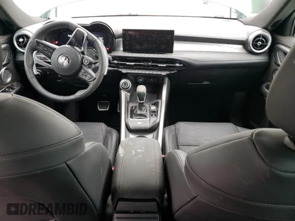 ✅ 2024 Alfa Romeo Tonale Veloce • VIN: ZASPATDW7R3055525 • Lot: 45515505. Wystawiony na Copart z przebiegiem 4 503 mil. Bezpłatny archiwum sprzedaży aukcyjnych z USA i szczegółowy raport historii pojazdu na DreamBid. Zdjęcie 8.