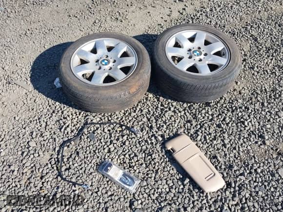 2003 BMW 3 Series 325i z VIN WBAET37463NJ22647, wystawiony jako IAAI lot #43395062 z przebiegiem 166 590 mil mil oraz . Historia ofert i sprzedaży dostępna na DreamBid. Obrazek 12.