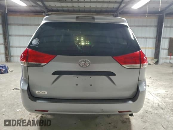 ✅ 2013 Toyota Sienna L • VIN: 5TDZK3DC3DS281334 • Лот: 94892005. Опубликован ранее на Copart с пробегом 264 714 миль. Бесплатный доступ к архиву аукционных продаж из США и подробный отчёт об истории автомобиля на DreamBid. Изображение 6.