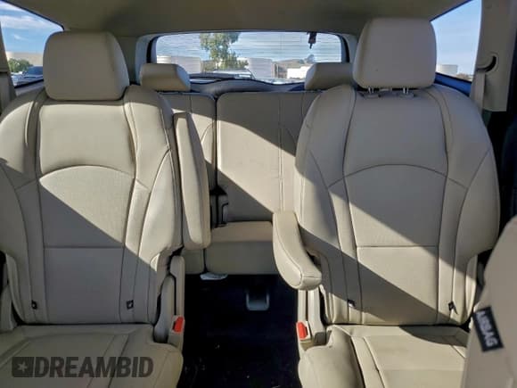 ✅ 2019 Buick Enclave Essence • VIN: 5GAERBKW9KJ295381 • Lot: 95523545. Wystawiony na Copart z przebiegiem 69 585 mil. Bezpłatny archiwum sprzedaży aukcyjnych z USA i szczegółowy raport historii pojazdu na DreamBid. Zdjęcie 10.