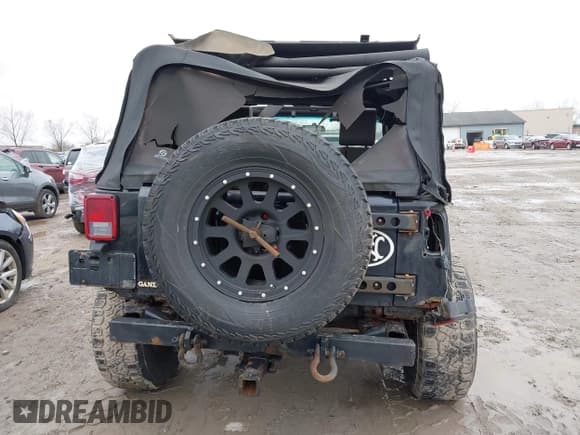 ✅ 2008 Jeep Wrangler Unlimited X • VIN: 1J4GA39138L641138 • Lot: 41986230. Listed on IAAI with 215,026 mi. Free auction sales archive from the USA and detailed vehicle history report at DreamBid. Image 17.