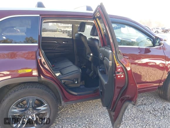 ✅ 2019 Toyota Highlander Limited • VIN: 5TDDZRFH2KS973406 • Lot: 43238334. Wystawiony na IAAI z przebiegiem 88 831 mil. Bezpłatny archiwum sprzedaży aukcyjnych z USA i szczegółowy raport historii pojazdu na DreamBid. Zdjęcie 8.