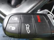 ✅ 2015 Dodge Challenger R/T • VIN: 2C3CDZAT5FH889014 • Lot: 43526682. Wystawiony na IAAI z przebiegiem 166 700 mil. Bezpłatny archiwum sprzedaży aukcyjnych z USA i szczegółowy raport historii pojazdu na DreamBid. Zdjęcie 11.