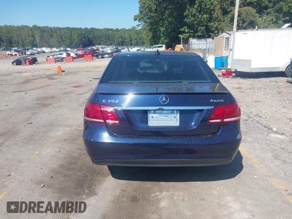 ✅ 2014 Mercedes-Benz E 350 Luxury • VIN: WDDHF8JB7EA846942 • Лот: 43347590. Опубликован ранее на IAAI с пробегом 121 340 миль. Бесплатный доступ к архиву аукционных продаж из США и подробный отчёт об истории автомобиля на DreamBid. Изображение 16.