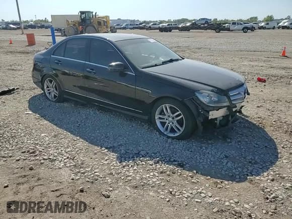 ✅ 2013 Mercedes-Benz C 250 Sport • VIN: WDDGF4HB4DR256014 • Lot: 91190995. Wystawiony na Copart z przebiegiem 141 350 mil. Bezpłatny archiwum sprzedaży aukcyjnych z USA i szczegółowy raport historii pojazdu na DreamBid. Zdjęcie 13.