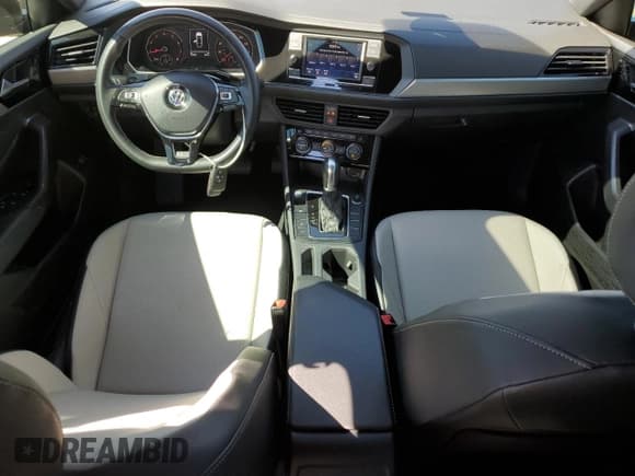 ✅ 2019 Volkswagen Jetta S • VIN: 3VWCB7BUXKM267496 • Лот: 82179035. Опубликован ранее на Copart с пробегом 79 439 миль. Бесплатный доступ к архиву аукционных продаж из США и подробный отчёт об истории автомобиля на DreamBid. Изображение 8.