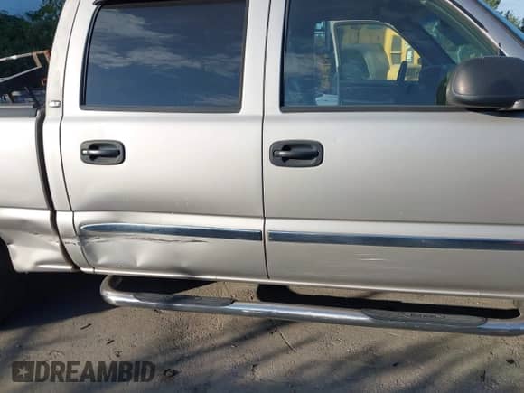 2006 GMC Sierra 1500 SLE1 с VIN 2GTEK13T761197810, выставлен на аукционе IAAI как лот 43025238 с пробегом 254 046 миль миль и . История ставок и продаж доступна на DreamBid. Изображение 6.