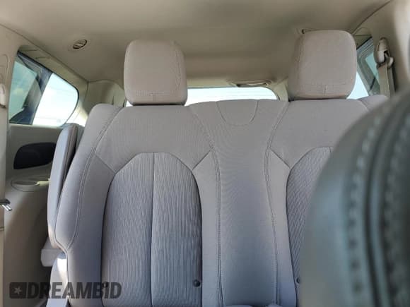 ✅ 2019 Chrysler Pacifica L • VIN: 2C4RC1AG3KR630569 • Lot: 62184745. Wystawiony na Copart z przebiegiem 63 059 mil. Bezpłatny archiwum sprzedaży aukcyjnych z USA i szczegółowy raport historii pojazdu na DreamBid. Zdjęcie 10.