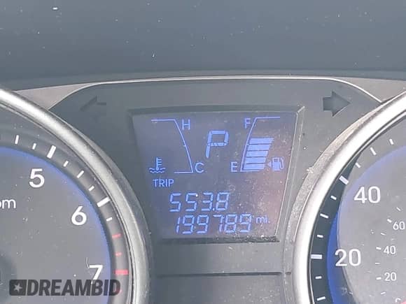 ✅ 2011 Hyundai Tucson Limited • VIN: KM8JUCACXBU213998 • Lot: 42937468. Listed on IAAI with 199,789 mi. Free auction sales archive from the USA and detailed vehicle history report at DreamBid. Image 15.