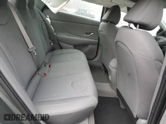 2025 Hyundai Elantra SE z VIN KMHLL4DG8SU991636, wystawiony jako Copart lot #90350975 z przebiegiem 7 084 mil mil oraz Szkoda całkowita • Salvage title. Historia ofert i sprzedaży dostępna na DreamBid. Obrazek 10.