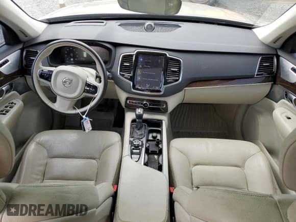 ✅ 2016 Volvo XC90 T6 Momentum • VIN: YV4A22PK5G1051528 • Lot: 84635055. Listed on Copart with 103,672 mi. Free auction sales archive from the USA and detailed vehicle history report at DreamBid. Image 8.