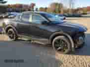 2024 Hyundai Santa Cruz Night Edition с VIN 5NTJCDAF1RH097751, выставлен на аукционе Copart как лот 76019754 с пробегом 14 967 миль миль и Списание • Salvage title. История ставок и продаж доступна на DreamBid. Изображение 4.