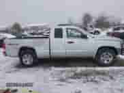 2007 Dodge Dakota ST z VIN 1D7HW22K87S256435, wystawiony jako IAAI lot #41036279 z przebiegiem 198 616 mil mil oraz . Historia ofert i sprzedaży dostępna na DreamBid. Obrazek 13.