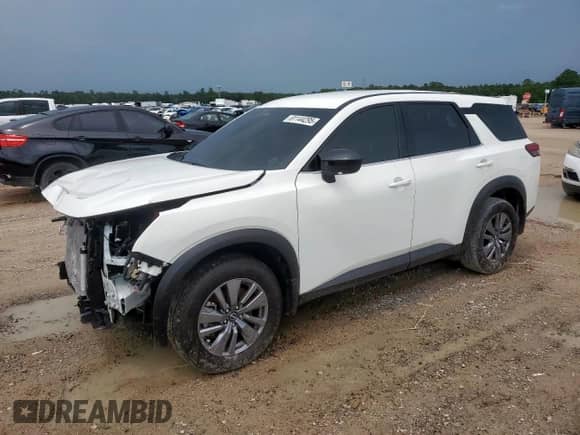 2024 Nissan Pathfinder S z VIN 5N1DR3AA1RC300217, wystawiony jako Copart lot #61144295 z przebiegiem 13 431 mil mil oraz Szkoda całkowita • Salvage title. Historia ofert i sprzedaży dostępna na DreamBid. Obrazek 1.