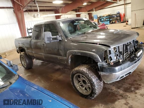 ✅ 2002 Chevrolet Silverado 2500HD LS • VIN: 1GCHK29102E189856 • Лот: 93117935. Опубликован ранее на Copart с пробегом Не указан. Бесплатный доступ к архиву аукционных продаж из США и подробный отчёт об истории автомобиля на DreamBid. Изображение 4.