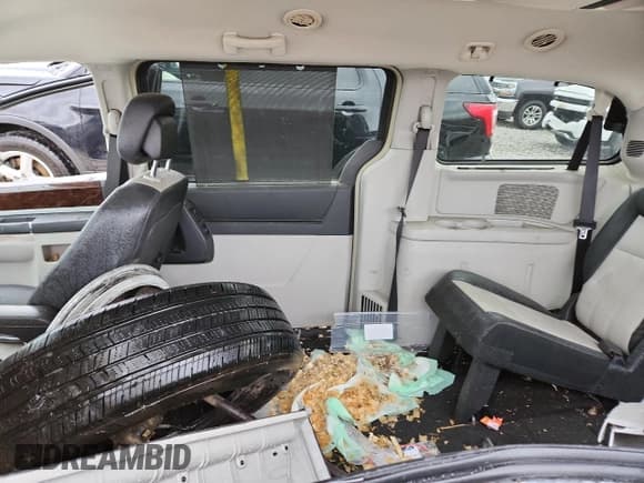 ✅ 2010 Chrysler Town & Country Touring Plus • VIN: 2A4RR8D10AR392915 • Lot: 86227995. Wystawiony na Copart z przebiegiem Nie podano. Bezpłatny archiwum sprzedaży aukcyjnych z USA i szczegółowy raport historii pojazdu na DreamBid. Zdjęcie 11.