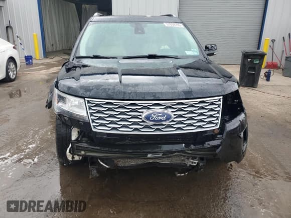 ✅ 2019 Ford Explorer Platinum • VIN: 1FM5K8HT6KGA57340 • Lot: 57038705. Wystawiony na Copart z przebiegiem 83 225 mil. Bezpłatny archiwum sprzedaży aukcyjnych z USA i szczegółowy raport historii pojazdu na DreamBid. Zdjęcie 5.