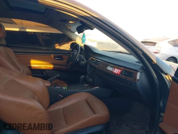 ✅ 2007 BMW 3 Series 335i • VIN: WBAWB73507P033423 • Lot: 43253956. Wystawiony na IAAI z przebiegiem 146 585 mil. Bezpłatny archiwum sprzedaży aukcyjnych z USA i szczegółowy raport historii pojazdu na DreamBid. Zdjęcie 5.