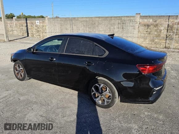 ✅ 2021 Kia Forte LXS • VIN: 3KPF24AD7ME349599 • Лот: 90785785. Опубликован ранее на Copart с пробегом 104 487 миль. Бесплатный доступ к архиву аукционных продаж из США и подробный отчёт об истории автомобиля на DreamBid. Изображение 2.