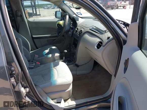 ✅ 2008 Chevrolet HHR LS • VIN: 3GNDA13D68S640485 • Lot: 41994948. Listed on IAAI with 174,856 mi. Free auction sales archive from the USA and detailed vehicle history report at DreamBid. Image 5.