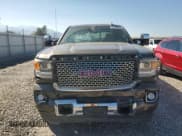 ✅ 2015 GMC Sierra 2500HD Denali • VIN: 1GT120E82FF645011 • Lot: 84983205. Wystawiony na Copart z przebiegiem 93 620 mil. Bezpłatny archiwum sprzedaży aukcyjnych z USA i szczegółowy raport historii pojazdu na DreamBid. Zdjęcie 5.
