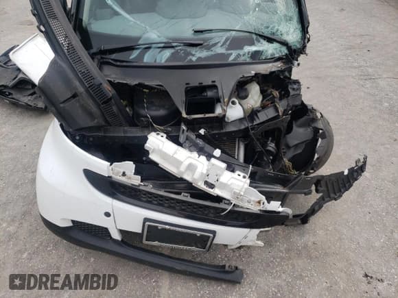 ✅ 2009 Smart fortwo Pure • VIN: WMEEJ31X49K252322 • Lot: 84546855. Wystawiony na Copart z przebiegiem Nie podano. Bezpłatny archiwum sprzedaży aukcyjnych z USA i szczegółowy raport historii pojazdu na DreamBid. Zdjęcie 11.