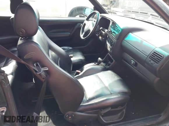 ✅ 2001 Volkswagen Cabriolet GLX • VIN: 3VWDC21V81M815749 • Lot: 41674864. Listed on IAAI with 85,667 mi. Free auction sales archive from the USA and detailed vehicle history report at DreamBid. Image 5.