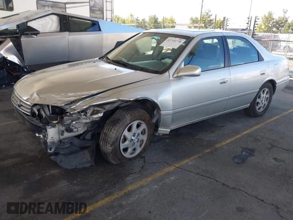 ✅ 2000 Toyota Camry LE • VIN: JT2BF28K6Y0252283 • Лот: 43714778. Опубликован ранее на IAAI с пробегом 121 643 миль. Бесплатный доступ к архиву аукционных продаж из США и подробный отчёт об истории автомобиля на DreamBid. Изображение 2.