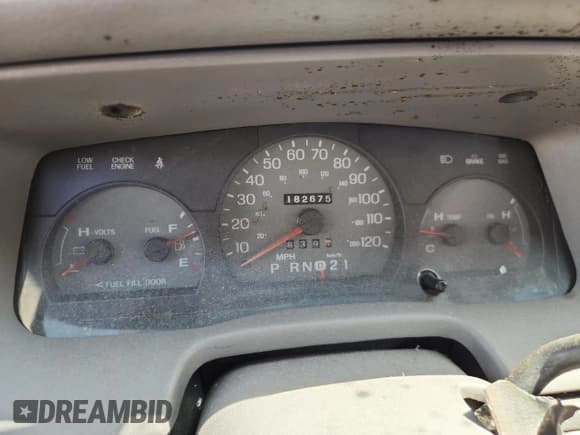 ✅ 1998 Mercury Grand Marquis GS • VIN: 2MEFM74W6WX699407 • Lot: 63042505. Wystawiony na Copart z przebiegiem 182 675 mil. Bezpłatny archiwum sprzedaży aukcyjnych z USA i szczegółowy raport historii pojazdu na DreamBid. Zdjęcie 9.