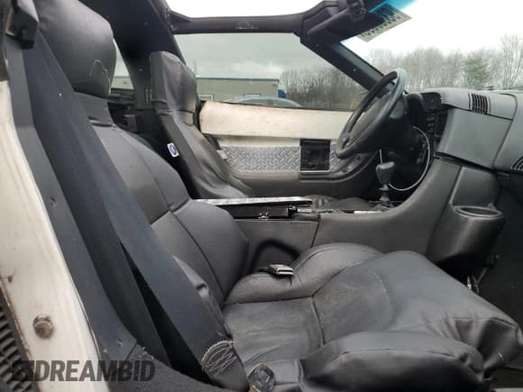 ✅ 1993 Chevrolet Corvette • VIN: 1G1YY23P1P5105877 • Lot: 93333695. Wystawiony na Copart z przebiegiem Nie podano. Bezpłatny archiwum sprzedaży aukcyjnych z USA i szczegółowy raport historii pojazdu na DreamBid. Zdjęcie 10.