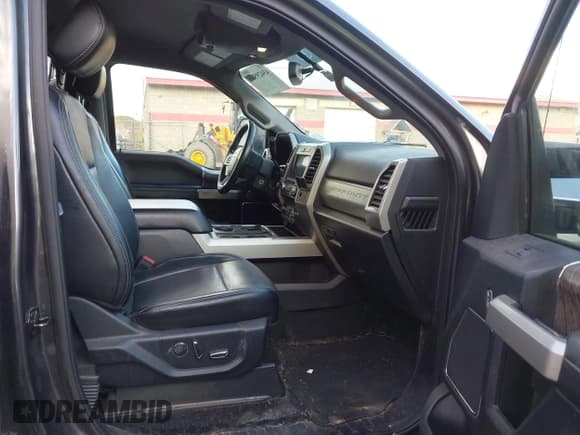 ✅ 2019 Ford F-250 XL • VIN: 1FT7W2B6XKEC46795 • Lot: 43429518. Listed on IAAI with 171,575 mi. Free auction sales archive from the USA and detailed vehicle history report at DreamBid. Image 5.