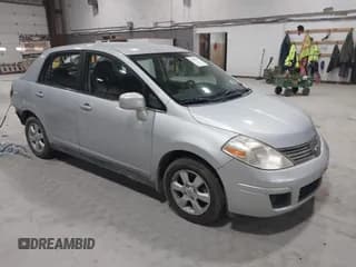 ✅ 2007 Nissan Versa S • VIN: 3N1BC11E97L460306 • Lot: 41697479. Listed on IAAI with 117,053 mi. Free auction sales archive from the USA and detailed vehicle history report at DreamBid. Image 1.