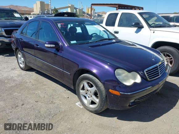 ✅ 2001 Mercedes-Benz C 320 • VIN: WDBRF64J91F017954 • Lot: 42923896. Wystawiony na IAAI z przebiegiem 136 839 mil. Bezpłatny archiwum sprzedaży aukcyjnych z USA i szczegółowy raport historii pojazdu na DreamBid. Zdjęcie 1.