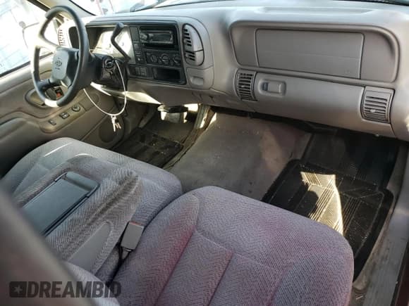 ✅ 1999 Chevrolet Silverado 1500 • VIN: 1GCEK19RXXR131661 • Лот: 68070704. Опубликован ранее на Copart с пробегом 188 338 миль. Бесплатный доступ к архиву аукционных продаж из США и подробный отчёт об истории автомобиля на DreamBid. Изображение 8.