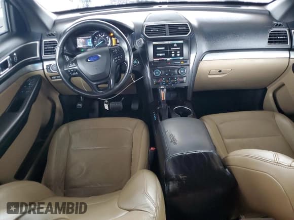 ✅ 2016 Ford Explorer XLT • VIN: 1FM5K7D8XGGA60289 • Lot: 90308505. Wystawiony na Copart z przebiegiem 153 842 mil. Bezpłatny archiwum sprzedaży aukcyjnych z USA i szczegółowy raport historii pojazdu na DreamBid. Zdjęcie 8.