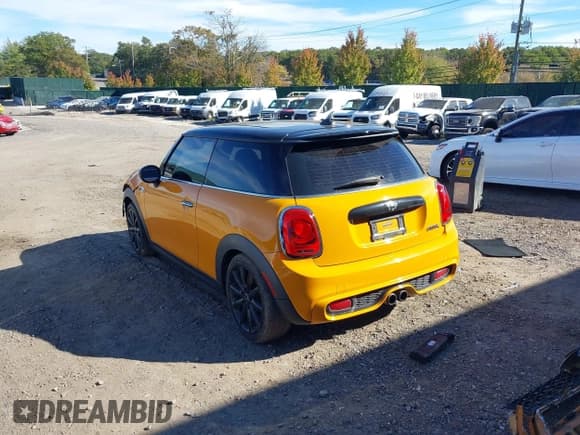 ✅ 2015 MINI Hardtop S • VIN: WMWXP7C58F2A61197 • Lot: 43457332. Listed on IAAI with 142,557 mi. Free auction sales archive from the USA and detailed vehicle history report at DreamBid. Image 3.