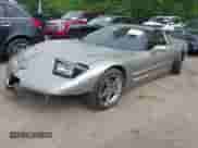 ✅ 1998 Chevrolet Corvette • VIN: 1G1YY22G6W5130385 • Lot: 42345580. Wystawiony na IAAI z przebiegiem 58 575 mil. Bezpłatny archiwum sprzedaży aukcyjnych z USA i szczegółowy raport historii pojazdu na DreamBid. Zdjęcie 2.