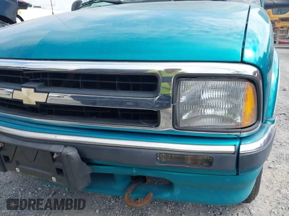 ✅ 1996 Chevrolet Blazer • VIN: 1GNDT13W3T2305670 • Lot: 43289049. Wystawiony na IAAI z przebiegiem 162 629 mil. Bezpłatny archiwum sprzedaży aukcyjnych z USA i szczegółowy raport historii pojazdu na DreamBid. Zdjęcie 18.