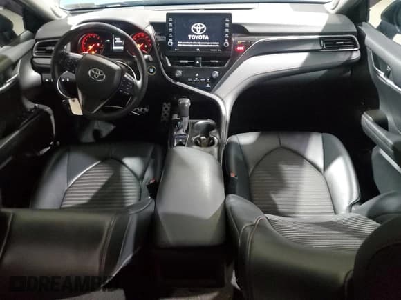 ✅ 2022 Toyota Camry TRD • VIN: 4T1KZ1AK1NU067058 • Lot: 71736085. Wystawiony na Copart z przebiegiem 69 507 mil. Bezpłatny archiwum sprzedaży aukcyjnych z USA i szczegółowy raport historii pojazdu na DreamBid. Zdjęcie 8.