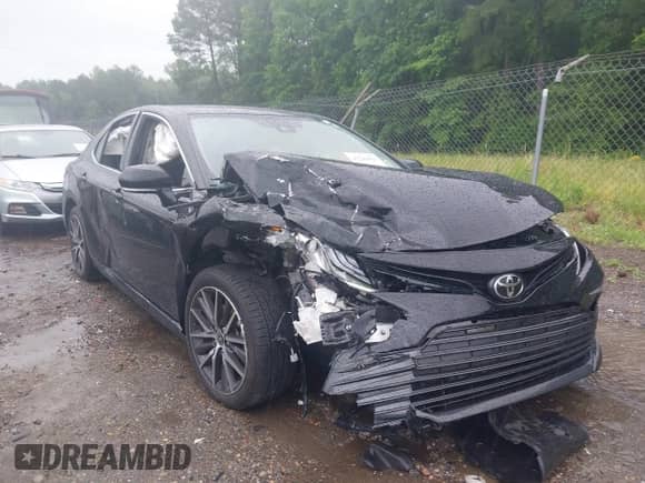 2022 Toyota Camry XLE z VIN 4T1F11AK8NU076638, wystawiony jako IAAI lot #42243093 z przebiegiem 67 100 mil mil oraz . Historia ofert i sprzedaży dostępna na DreamBid. Obrazek 1.