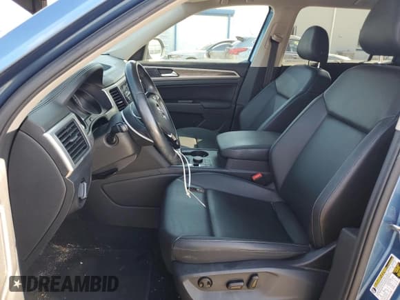 ✅ 2019 Volkswagen Atlas SE • VIN: 1V2UR2CA9KC549977 • Lot: 81430715. Wystawiony na Copart z przebiegiem 70 749 mil. Bezpłatny archiwum sprzedaży aukcyjnych z USA i szczegółowy raport historii pojazdu na DreamBid. Zdjęcie 7.