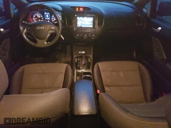 ✅ 2018 Kia Forte LX • VIN: 3KPFL4A79JE164182 • Лот: 81818045. Опубликован ранее на Copart с пробегом 139 143 миль. Бесплатный доступ к архиву аукционных продаж из США и подробный отчёт об истории автомобиля на DreamBid. Изображение 8.