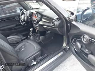 ✅ 2016 MINI Hardtop • VIN: WMWXP5C58G2D14749 • Lot: 43659236. Wystawiony na IAAI z przebiegiem 92 614 mil. Bezpłatny archiwum sprzedaży aukcyjnych z USA i szczegółowy raport historii pojazdu na DreamBid. Zdjęcie 5.