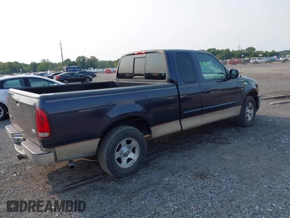 ✅ 1999 Ford F-150 • VIN: 1FTRX17W8XNA98372 • Lot: 43110673. Wystawiony na IAAI z przebiegiem Nie podano. Bezpłatny archiwum sprzedaży aukcyjnych z USA i szczegółowy raport historii pojazdu na DreamBid. Zdjęcie 4.