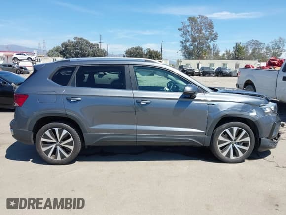 ✅ 2022 Volkswagen Taos SE • VIN: 3VVRX7B25NM037383 • Lot: 43000793. Wystawiony na IAAI z przebiegiem 44 695 mil. Bezpłatny archiwum sprzedaży aukcyjnych z USA i szczegółowy raport historii pojazdu na DreamBid. Zdjęcie 13.