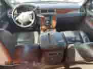 2007 Chevrolet Tahoe LTZ с VIN 1GNFK13087J325870, выставлен на аукционе Copart как лот 89834365 с пробегом 210 639 миль миль и Списание • Salvage title. История ставок и продаж доступна на DreamBid. Изображение 8.