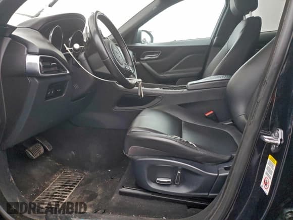 ✅ 2019 Jaguar F-Pace 25t Premium • VIN: SADCJ2FX9KA601676 • Lot: 94292615. Wystawiony na Copart z przebiegiem 106 875 mil. Bezpłatny archiwum sprzedaży aukcyjnych z USA i szczegółowy raport historii pojazdu na DreamBid. Zdjęcie 7.